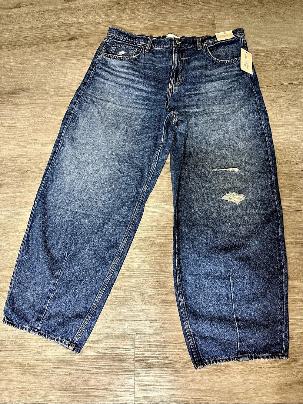Universal Thread Easy Barrel Distressed Jeans Size 16L NWT